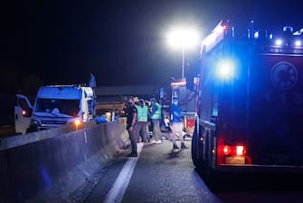 Il furgone portavalori preso d'assalto in autostrada A1 nei pressi di Modena Sud,14 Giugno 2021.  ANSA / SERENA CAMPANINI