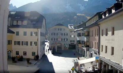 Covid, in Alto Adige via l'obbligo di mascherina all'aperto da lunedì