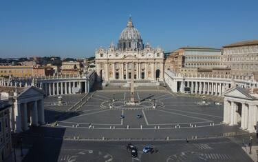Striscione di "Caino" all'Angelus del Papa: interviene la gendarmeria