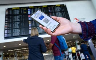 Un tweet della Commissione Europea: A safe and smooth travel this summer, thanks to updated air travel guidelines by @EASA and @ECDC_EU. These guidelines will help ensure that verification of the #EUCOVIDcertificate does not create bottlenecks and queues at airports.   
TWITTER EUROPEAN COMMISSION
+++ATTENZIONE LA FOTO NON PUO' ESSERE PUBBLICATA O RIPRODOTTA SENZA L'AUTORIZZAZIONE DELLA FONTE DI ORIGINE CUI SI RINVIA+++ +++NO SALES; NO ARCHIVE; EDITORIAL USE ONLY+++