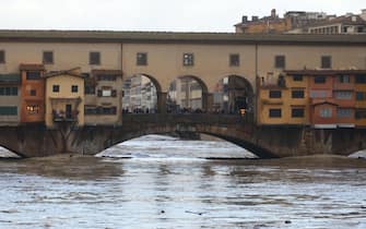 Arno river in flood near ancient Ponte Vecchio, in downtown Florence,Italy, 17 November 2019. The Arno continues to rise in Florence, with a probable peak at the 'Firenze Uffizi' survey station at around 12 pm today, near or slightly below the second critical level (5.5 meters), however above of the maximums recorded in the last 20 years.
ANSA/CLAUDIO GIOVANNINI