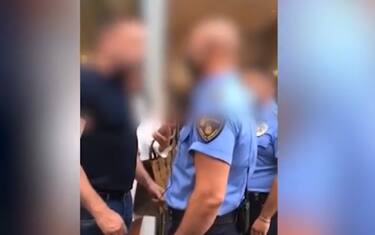 Lite per mascherina, lo "sciamano italiano" prende a testate un uomo