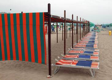 Riccione, il divieto di fumo in spiaggia entra in vigore da oggi