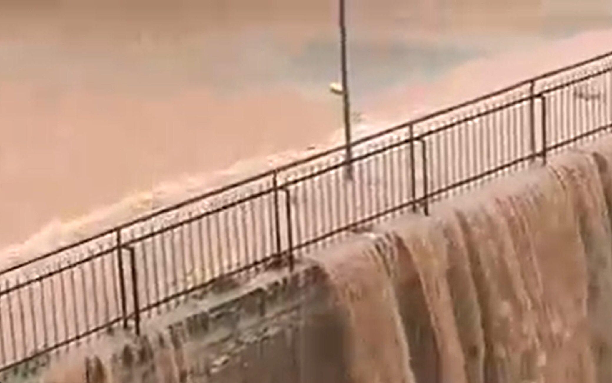 Meteo Puglia, forte alluvione sul Gargano: fiumi per le strade | Sky TG24