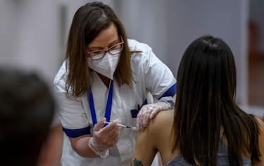 ROME, ITALY - JUNE 03: Young people receive a dose of the AstraZeneca (Vaxzevria) COVID-19 vaccine at the Vaccine Hub Auditorium della Tecnica in the Confindustria headquarters, as part of an open week for vaccinations with no age limit, on June 3, 2021 in Rome, Italy. According the Italian government, just over 20 percent of Italians are fully vaccinated, with 37 percent having received a first dose, on par with the European average. (Photo by Antonio Masiello/Getty Images)