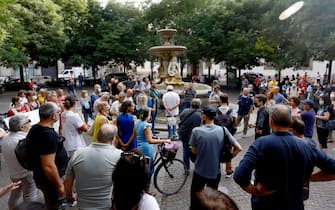 Manifestazione 'Liberi di scegliere' per il No al green pass obbligatorio in piazza Fontana a Milano, 28 luglio 2021.ANSA/MOURAD BALTI TOUATI