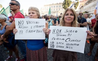 Protesters during the demonstration against the "Green Pass" at Del Popolo's square in the centre of Rome, Italy, 31 July 2021.
ANSA/MASSIMO PERCOSSI