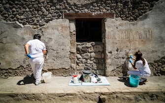 Apre il Termopolio della Regio V a Pompei. Apre al pubblico il termopolio della Regio V, l antica tavola calda di Pompei, tra le scoperte degli ultimi scavi. Napoli 6 Agosto 2021. ANSA/CESARE ABBATE