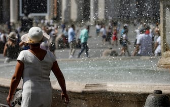 Tourists in St. Peter's Square despite the Hot weather, Rome 8 Aug 2021. ANSA / FABIO FRUSTACI