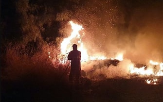 Incendi: scongiurato il disastro ambientale nell'Agrigentino. Arrestato settantenne per aver appiccato rogo  