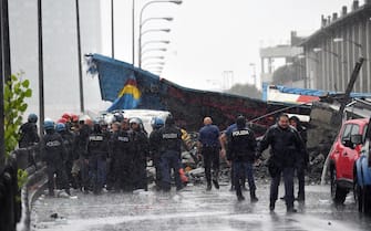 Genova, crolla parte di un ponte sull'A10 Foto Ufficio Stampa Polizia di Stato/LaPresse
14/08/2018 Genova, Italia
Genova, crolla parte di un ponte sull'A10Nella foto: agenti della Polizia di Stato sul posto