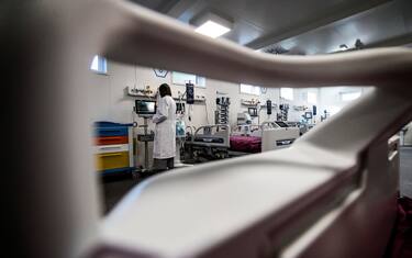 Un momento dell inaugurazione per attivazione di nuovi 18 posti letto di Terapia intensiva Covid presso l Ospedale Umberto I, durante l emergenza della pandemia per il Covid-19 Coronavirus, Roma, 19 marzo 2021. ANSA/ANGELO CARCONI