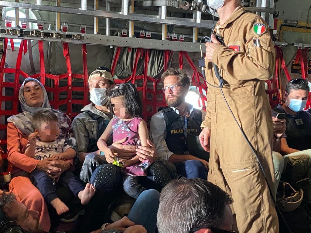 Ponte aereo Afghanistan, atterrato a Fiumicino l'ultimo volo italiano da Kabul - Vimarsana News