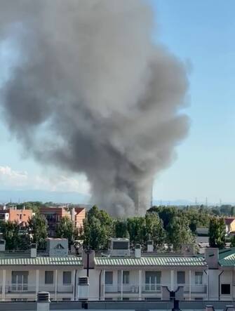 L'incendio a Milano in via Antonini visto da un altro quartiere