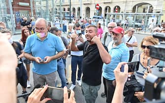 La manifestazione attivista 'No Vax' e 'No Green Pass' organizzata davanti alla stazione porta nuova,Torino, 1 settembre 2021 ANSA/ALESSANDRO DI MARCO