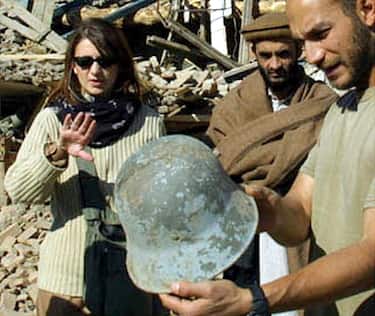 La giornalista Maria Grazia Cutuli in Afghanistan