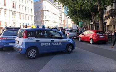 Il luogo dove questa mattina è avvenuta una sparatoria all'esterno di un locale di via Carducci all'angolo con la via San Francesco, nel centro di Trieste, 4 settembre 2021.
ANSA/ALICE FUMIS