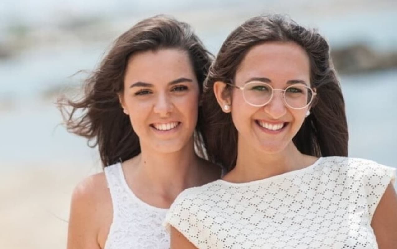 Caterina e Melissa, le due ragazze scambiate in culla in ospedale vivono come sorelle - Vimarsana News