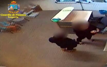 Timbravano il cartellino e poi uscivano, 15 condanne a Sanremo