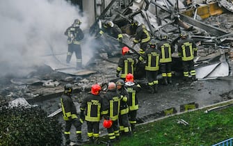 Firefighters work in the building on which a small private plane crashed into the San Donato Milanese district in Milan, Italy, 03 October 2021. A small private plane crashed into a building in via Marignano, in San Donato Milanese ( Milan). Firefighters, police and emergency vehicles have just arrived on the scene. The plane, some cars and the building are on fire. In the end, 6 people died, rescuers said.
ANSA/ANDREA FASANI