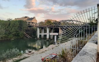 ponte di ferro che è’ andato a fuoco questa notte a Roma