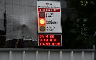 Indicazioni allerta meteo in un cartello del Municipio Bassa Val Bisagno