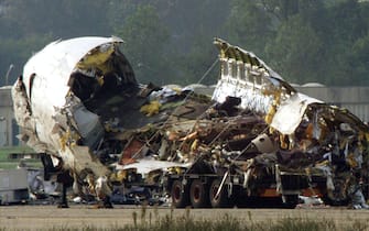20021007 - MILANO - POL - LINATE: UN ANNO FA LA TRAGEDIA CON 118 MORTI - Un'immagine d'archivio che mostra la scena del disastro aereo di Linate.     ANSA-ARCHIVIO/TO