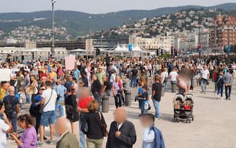 Corteo no Green pass a Trieste con migliaia di persone NO VAX A TRIESTE
Queste sono dj Giulia Coppetti