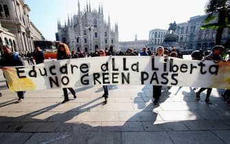 A moment of a protest against the Green pass of university students in Milan, 15 October 2021. Italy armored on the day of the mandatory green pass for the workers. Law enforcement is on high alert on the day of the Green Pass.  ANSA / Paolo Salmoirago