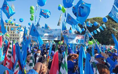 Roma, i sindacati scendono in piazza: “Mai più fascismi”. LE FOTO