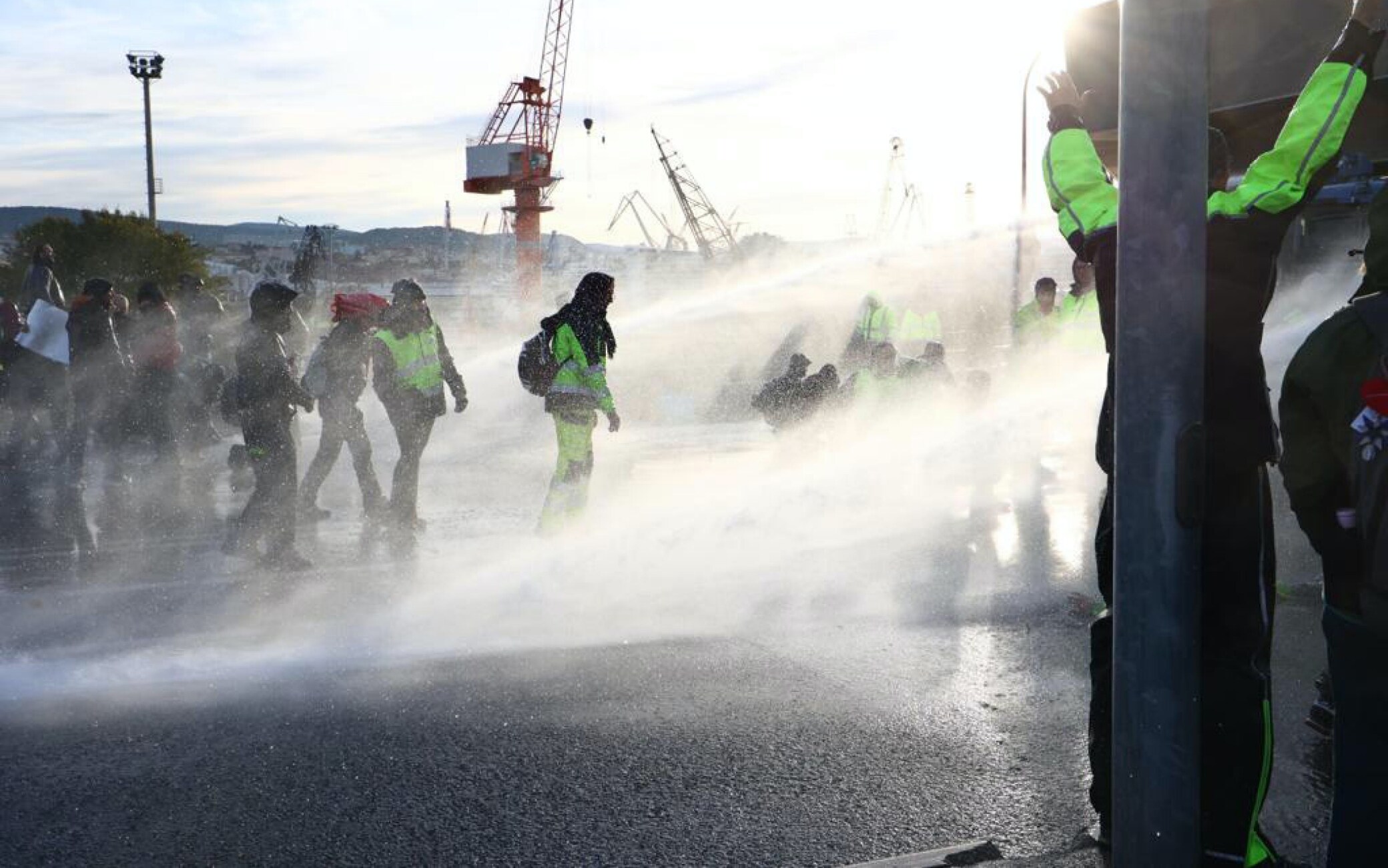 Un momento dello sgombero del varco 4 del porto di Trieste Sgombero porto trieste