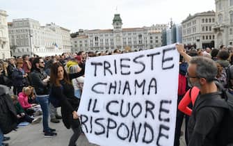 Manifestazione 'No green pass' in piazza a Trieste, 19 ottobre 2021. ANSA/MONTENERO