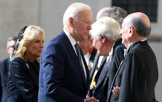 Il presidente americano Joe Biden e la moglie Jill accolti in Vaticano