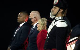 Joe Biden e la moglie Jill all'arrivo all'aeroporto di Roma Fiumicino in occasione del G20