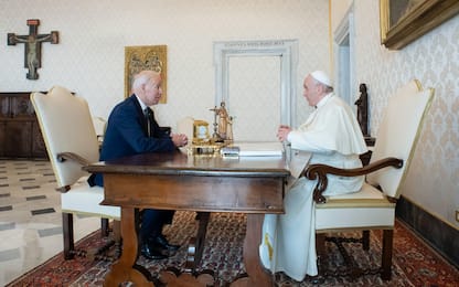 Roma, Biden al Papa: “È il più grande combattente per la pace”