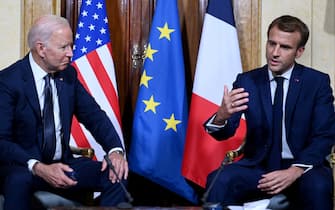 French President Emmanuel Macron (R) and US President Joe Biden (L) meet at the French Embassy to the Vatican in Rome on October 29, 2021. (Photo by Brendan SMIALOWSKI / AFP) (Photo by BRENDAN SMIALOWSKI/AFP via Getty Images)