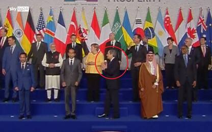 G20, Johnson in ritardo per la foto. Draghi: "Dov'è Boris?". VIDEO