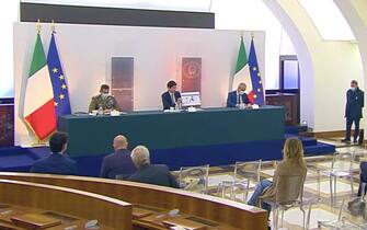 Conferenza stampa Covid a Palazzo Chigi Un momento della conferenza stampa con Figliuolo, Speranza e Locatelli a Palazzo Chigi