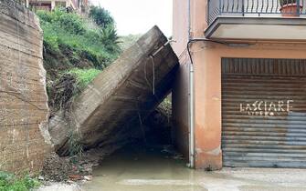The collapse of a retaining wall near two buildings caused by the abundant rains that fell in the province of Agrigento in Sciacca (AG), 11 November 2021. Agrigento Prefect Maria Rita Cocciufa on Thursday told residents of the Sicilian city and the surrounding province to stay at home due to the expected arrival of a tornado.
ANSA/CARMELO IMBESI