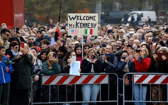 La manifestazione contro il green pass obbligatorio organizzata dall'associazione di Robert Kennedy Jr,  Children s Health Defense, all'arco della pace a Milano, 13 novembre 2021. ANSA/MOURAD BALTI TOUATI