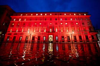 Palazzo. Chigi si tinge di rosso Chigi Palace lit to mark the United Nations International Day for the Elimination of Violence Against Women, in Rome, Italy, 25 November 2021. Iconic buildings and landmarks around the world are lit to raise awareness on femicide and violence against women.
ANSA/CHIGI PALACE PRESS OFFICE/FILIPPO ATTILI
+++ ANSA PROVIDES ACCESS TO THIS HANDOUT PHOTO TO BE USED SOLELY TO ILLUSTRATE NEWS REPORTING OR COMMENTARY ON THE FACTS OR EVENTS DEPICTED IN THIS IMAGE; NO ARCHIVING; NO LICENSING +++