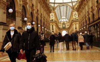 Obbligo mascherine in Galleria Vittorio Emanuele e centro storico, per emergenza Covid, Milano, 25 novembre 2021, ANSA / PAOLO SALMOIRAGO