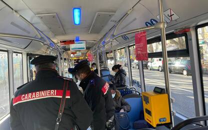 Molesta tre minorenni sull'autobus, arrestato 30enne nel Mantovano