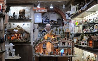 Around in via San Gregorio Armeno, in the heart of the historic center of Naples, famous throughout the world for being the cavity of the crib. There the nativity artists, in their historic workshops, handcraft the reproduction of the Christian nativity and a whole series of figurines. (Photo by Bruno Fontanarosa/Pacific Press)