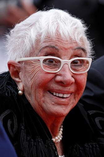 epa09631292 (FILE) - First-ever Oscar-nominated female director, Italian director Lina Wertmueller arrives for the screening of 'Roubaix, une lumiere' (Oh Mercy!) during the 72nd annual Cannes Film Festival, in Cannes, France, 22 May 2019 (reissued 09 December 2021). Director Lina Wertmuller died in Rome at the age of 93, Italian news agency ansa reports.  *** Local Caption *** 55215226  EPA/IAN LANGSDON *** Local Caption *** 55215226