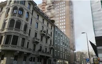 L'incendio nell'ex hotel Covid di Milano