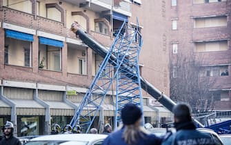 Crollo di una gru in via Genova, un morto tra gli operai, 18 dicembre 2021 ANSA/JESSICA PASQUALON