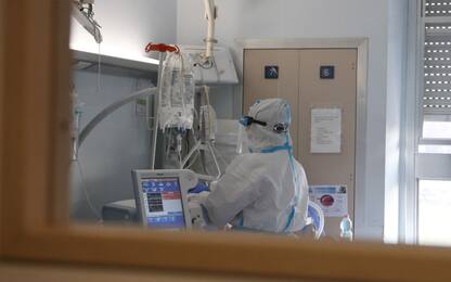 Covid, Iss: l’indice Rt torna sopra 1. In aumento anche i ricoveri