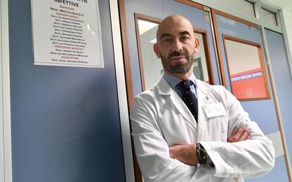 Covid, l'infettivologo Bassetti: "A primavera fuori dalla pandemia"