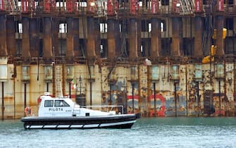 Costa Concordia ship leaves Voltri-Pra' harbour to be demolished, Genoa, 11 May 2015. ANSA/PAOLO ZEGGIO